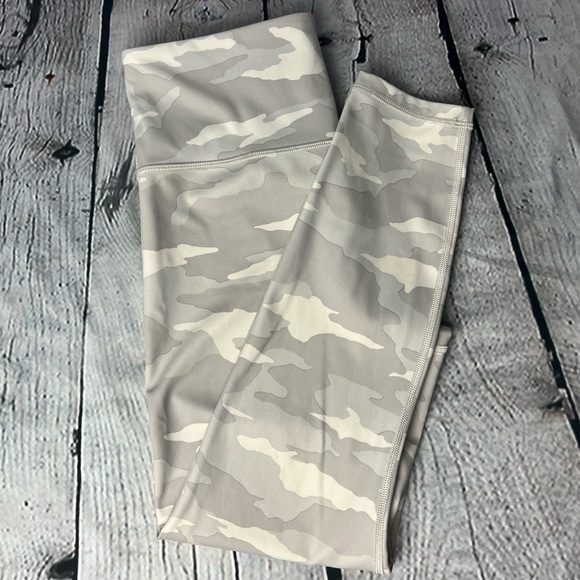 Women’s Athleta Elation 7/8 tights size M - Picture 4 of 6